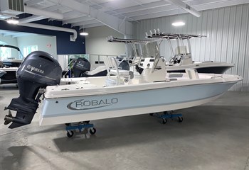 2022 Robalo 206 Cayman Ice Blue/White Boat